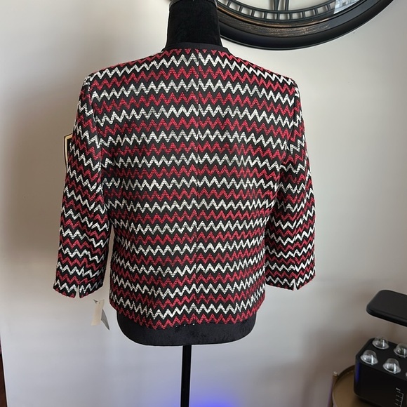 Kasper Red, White & Black Zig-Zag Blazer – Classic & Vibrant - Picture 3 of 10